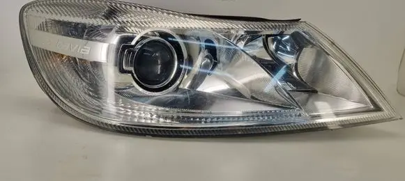 Skoda Octavia Mk2 (1Z) Headlight/headlamp 1Z1941016G 206000302 1ZL24705206
