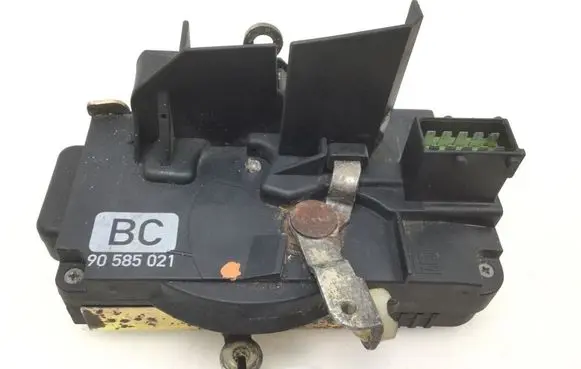 Opel Vectra B Front door lock 90585021