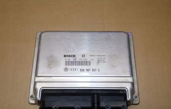 Audi A4 S4 B5 8D Engine control unit/module 0261204182