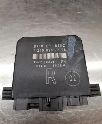 Mercedes-Benz E W210 Door control unit/module 2108207826