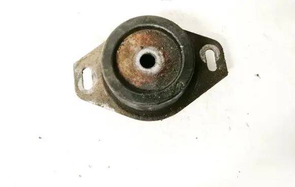 Engine mount bracket