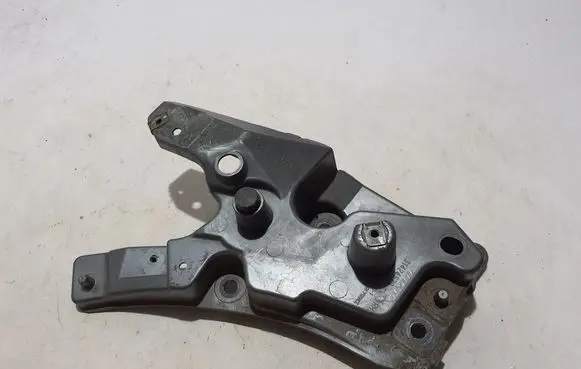 Volvo XC60 Fender mounting bracket 31424579