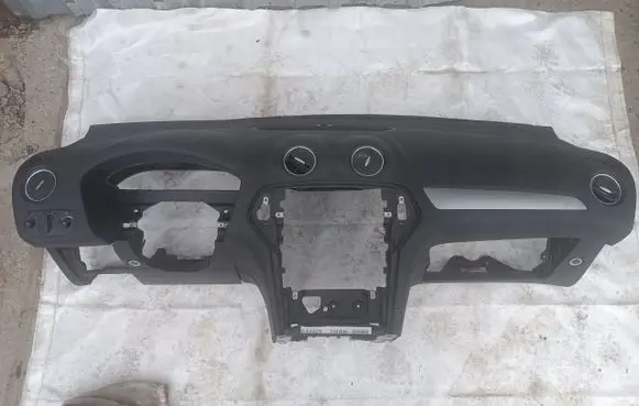 Ford Mondeo MK IV Dashboard 
