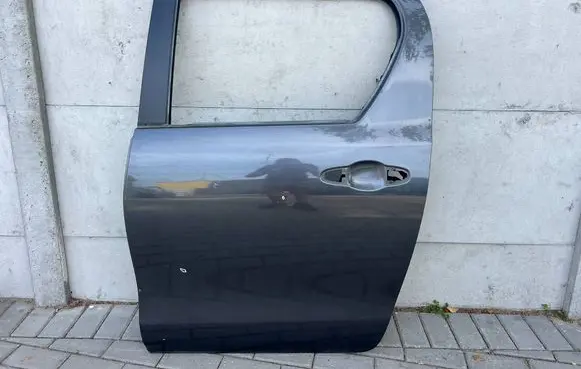 Toyota Hilux VIII Rear door