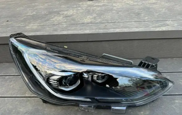 Ford Focus Headlight/headlamp JX7B13E016AE JX7B13B626BC
