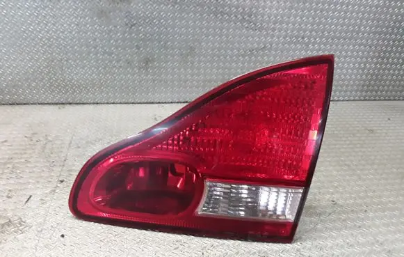 Toyota Avensis Verso Tailgate rear/tail lights