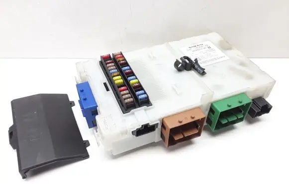 Volvo XC70 Fuse module 30765624AE 7G9T14C256FA