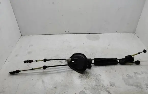 Opel Mokka B Gear shift cable linkage 1000899645