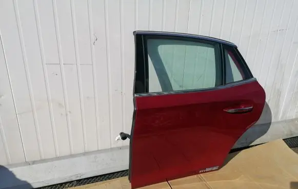 Lexus LS V Rear door 