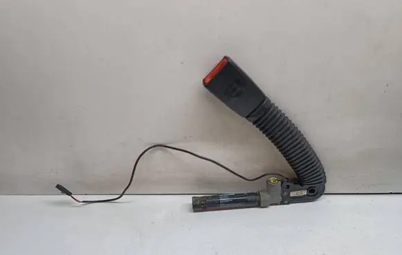 BMW 5 E60 E61 Front seatbelt buckle 7210887