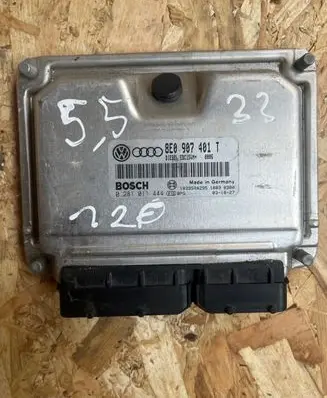 Volkswagen PASSAT B5.5 Engine control unit/module 8E0907401T 0281011444 1039S04295