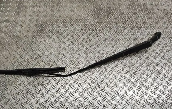 Suzuki SX4 Front wiper blade arm