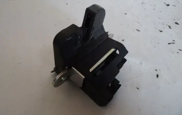 Volkswagen Golf Plus Tailgate/trunk/boot lock/catch/latch 5M0827505B