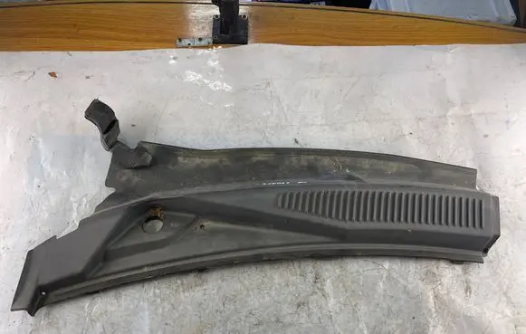 Jeep Grand Cherokee (WK) Wiper trim 55156853 55156853A