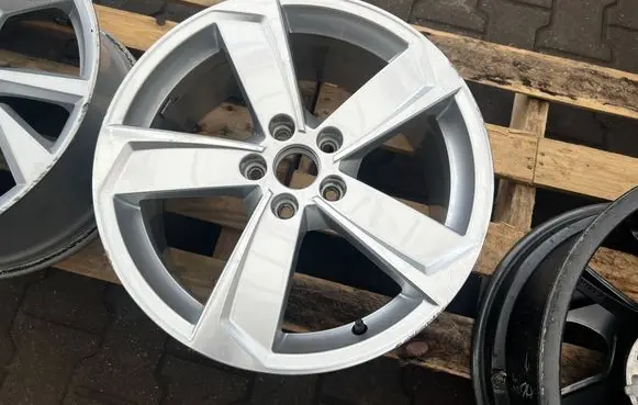 Audi A3 S3 8V R18 alloy rim 8V0601025DF