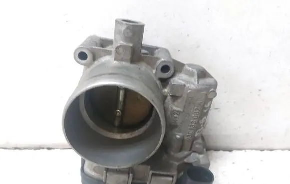 Volkswagen PASSAT B6 Throttle valve 03C133062A