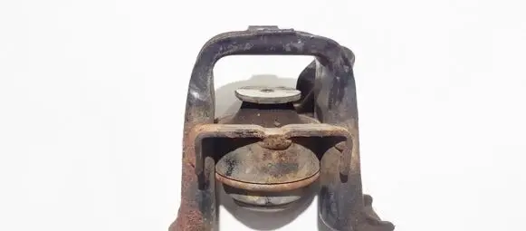 Toyota Corolla E120 E130 Engine mount bracket av73098 av-73098