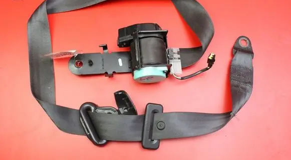 Chrysler 300M Front seatbelt