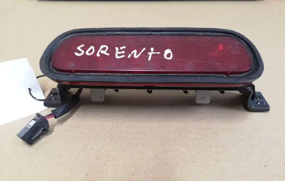 KIA Sorento Third/center stoplight 927003E0