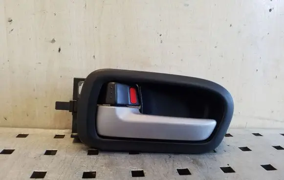 Suzuki Grand Vitara II Front door interior handle
