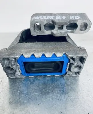 Volkswagen PASSAT B7 Engine mount bracket 1K0199262