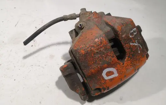 Volkswagen PASSAT B7 Front brake caliper