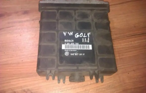 Volkswagen Golf III Engine control unit/module 0261200760 1h0907311f