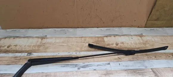 Volkswagen PASSAT B6 Front wiper blade arm 3C1955410B 3C1955410