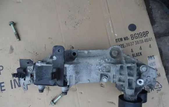 Nissan Qashqai Generator/alternator bracket 820088126