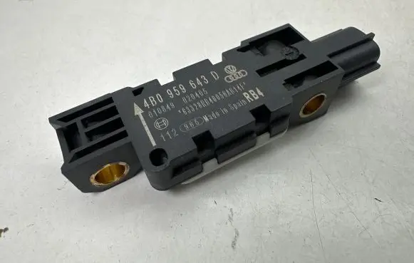 Audi A3 S3 A3 Sportback 8P Airbag deployment crash/impact sensor 4B0959643D 010849 020405