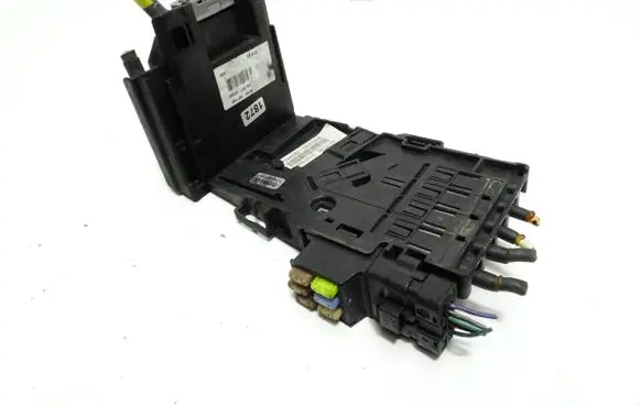 Peugeot 308 Fuse module 28236841 28257533 01599167