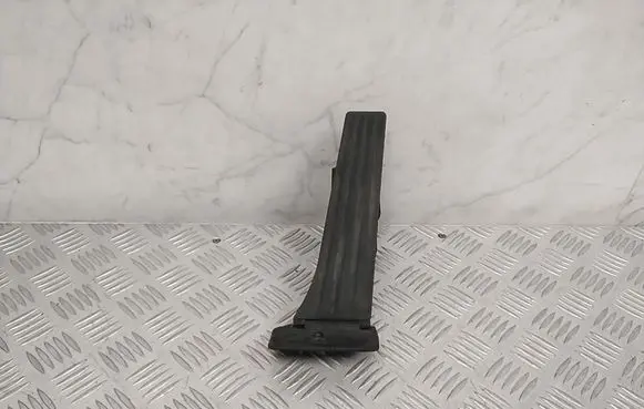 BMW 2 F45 Accelerator throttle pedal 6860000