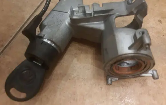 Volkswagen Multivan T4 Ignition lock 289458 KLS98 701905851