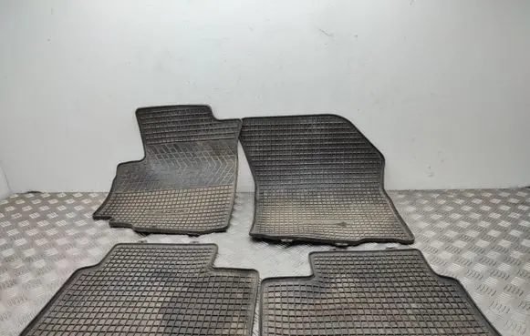 Suzuki SX4 Car floor mat set 