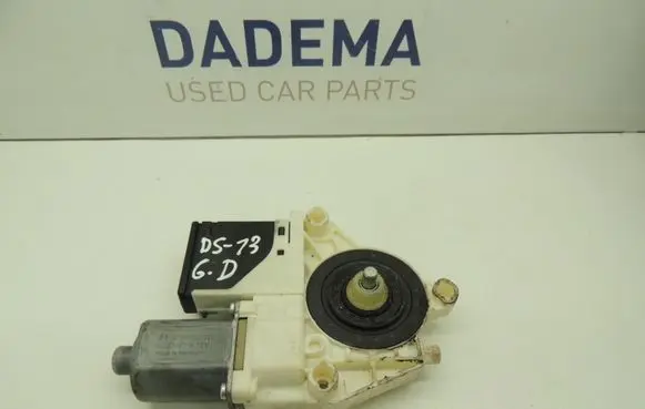 Renault Megane III Rear door window regulator motor 827300003R 910837104 DS13