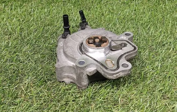 Land Rover Range Rover Sport L320 Vacuum pump 4R8Q2A451AF CMMB03208