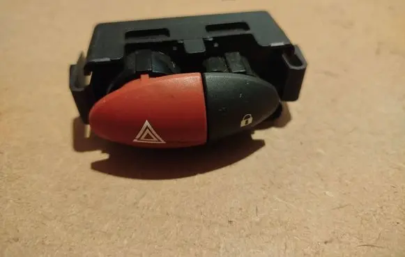 Renault Twingo II Hazard light switch 8200214896 8200483813 8200409382