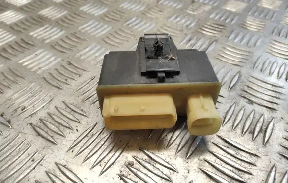 Citroen DS5 Glow plug pre-heat relay 9662570880