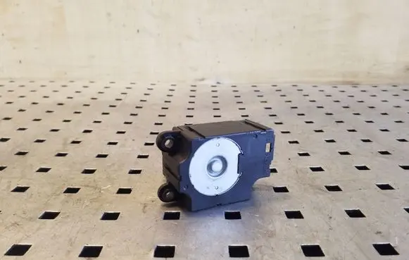 Citroen DS4 Air flap motor/actuator T1006419G