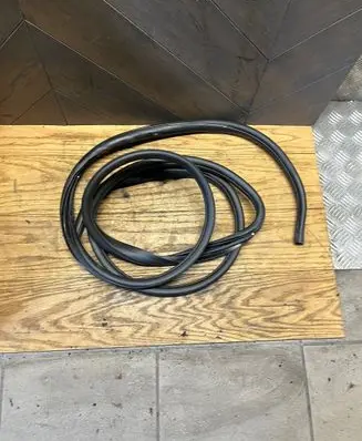 Nissan Note (E11) Front door rubber seal 