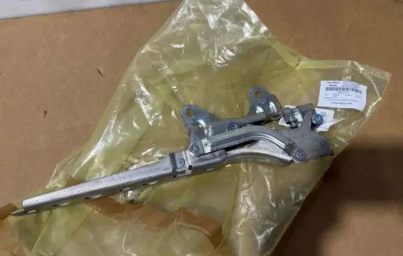 Porsche Macan (95B) Engine bonnet/hood hinges 95B823302F