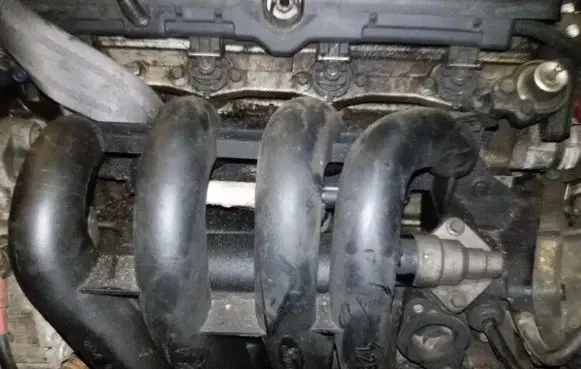 Mazda 121 SM Intake manifold 96MF9424BA