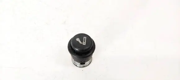 Volkswagen Polo IV 9N3 Cigarette lighter 
