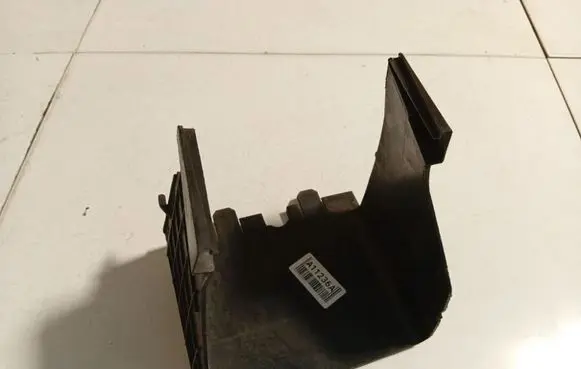 Skoda Octavia Mk2 (1Z) Battery box tray 1K0915335C