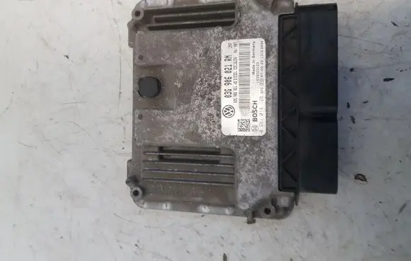 Volkswagen Touran I Engine control unit/module 03G906021RN 0281014128