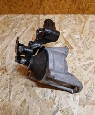 Honda CR-V Engine mount bracket 21T1G
