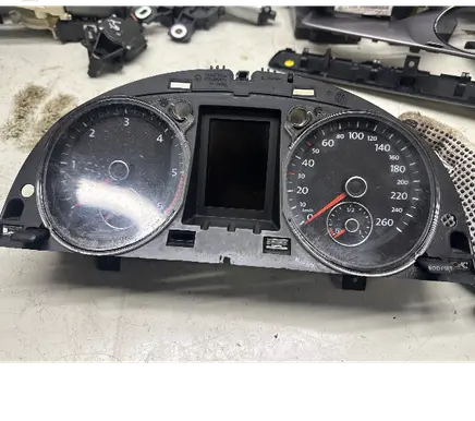 Speedometer (instrument cluster)