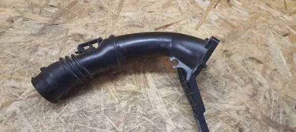 Volvo V60 Turbo air intake inlet pipe/hose AV6Q9351BC