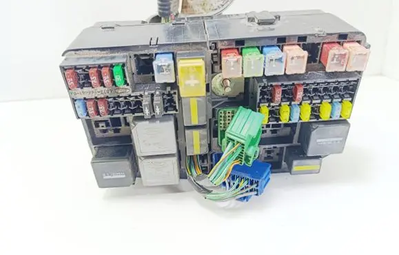 Ford Mondeo Mk III Fuse module 4S7T12A522FAC