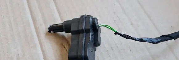 Fuel tank cap lock
